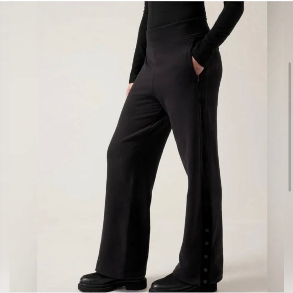 Athleta‎ Retroplush Velvet Straight Leg Pants Black with Snaps at Ankle Size XS